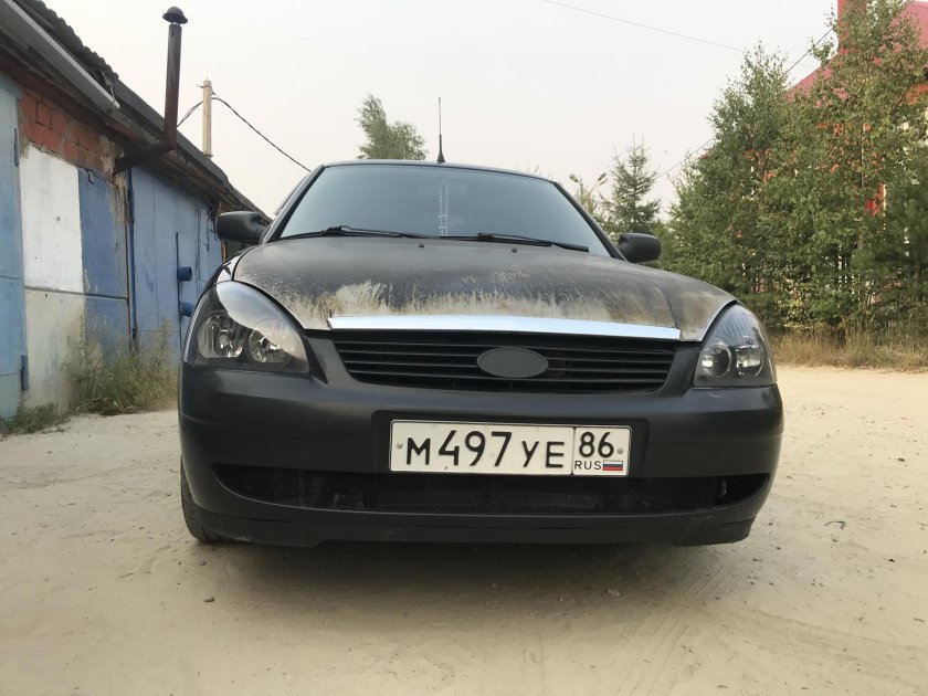 Лада Приора с черными фарами