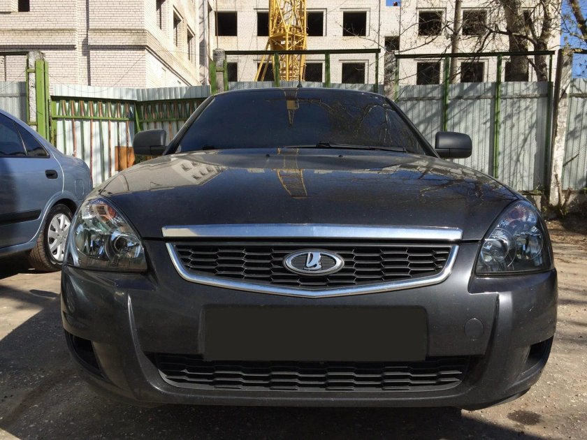 Лада Приора с черными фарами