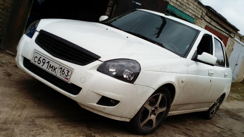 Белая Приора седан антихром