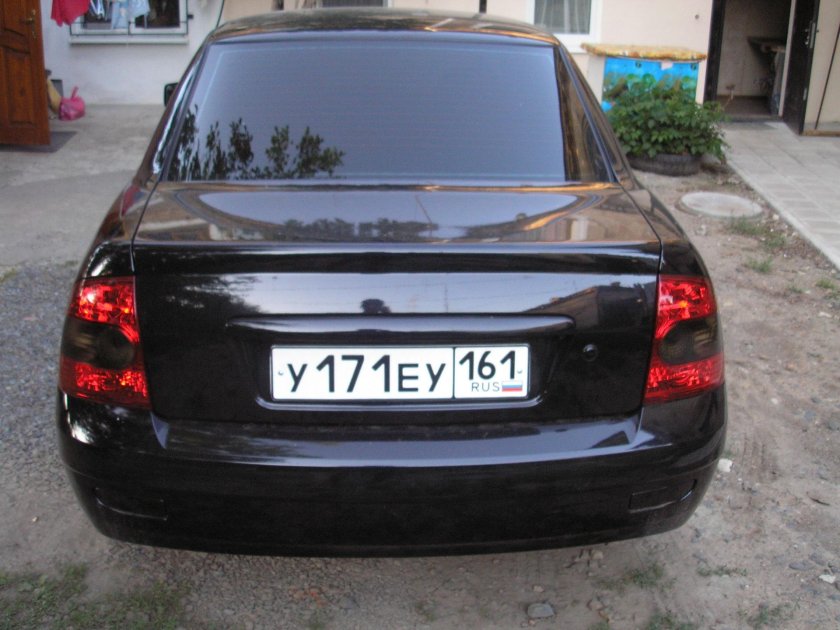 Черная Приора 2 задние фонари