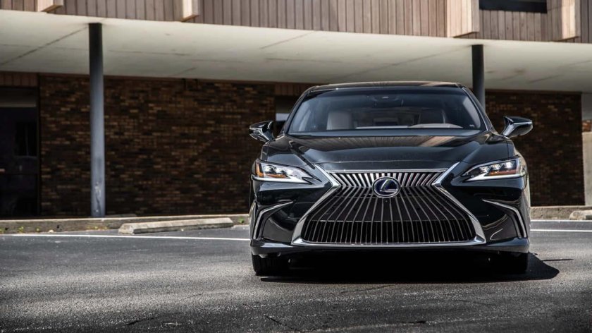 Лексус ЕС 250 2019