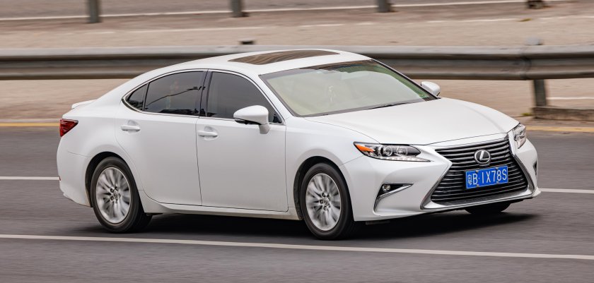 Lexus es 200