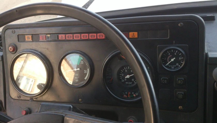 Комбинация приборов ЗИЛ 4331