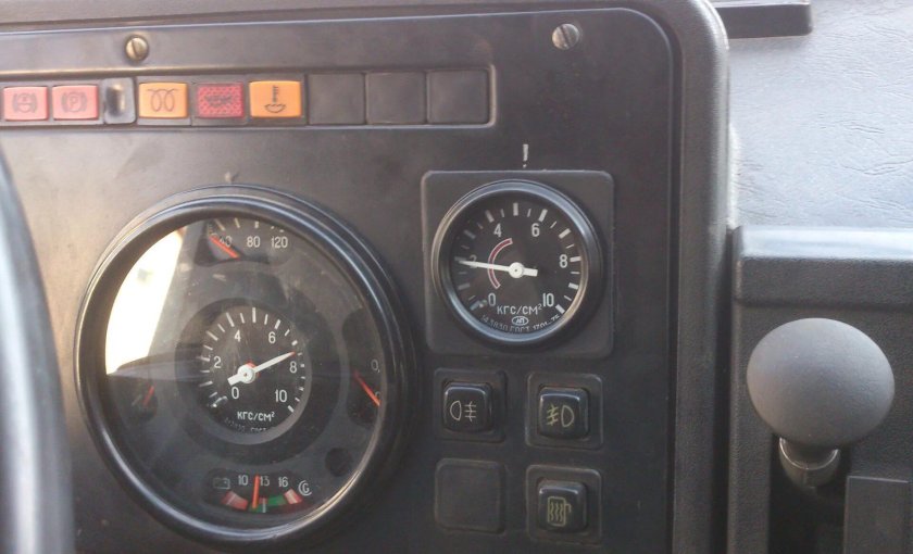 Манометр давления масла ЗИЛ 130