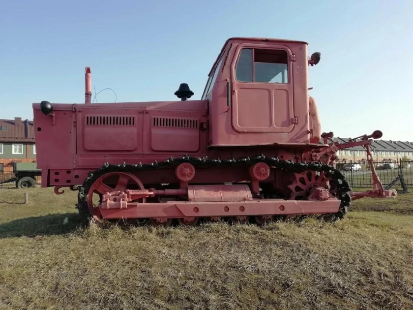 Трактор гусеничный т-4а