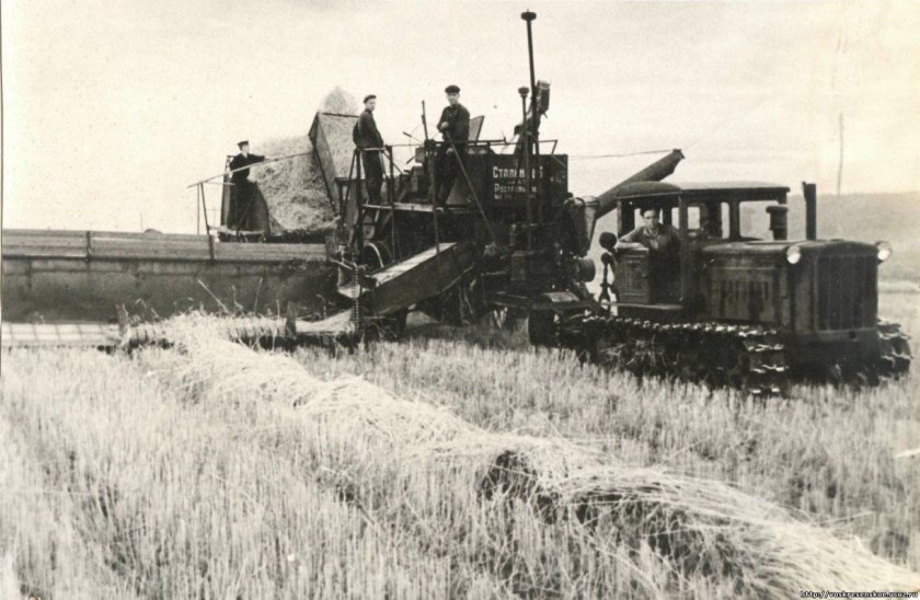 Зерноуборочный комбайн Сталинец-6