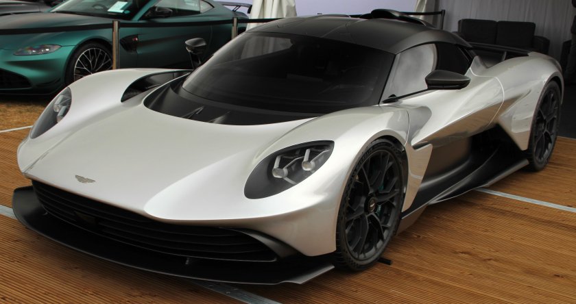 2022 Aston Martin Valhalla