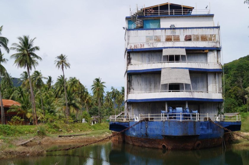 Заброшенный корабль-отель в Тайланде (ко Чанг)