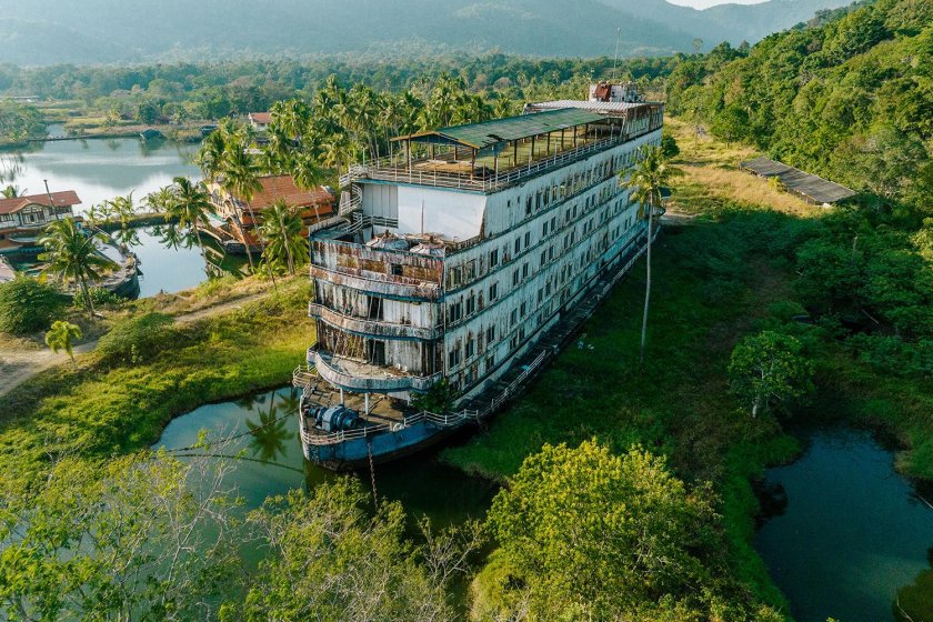 Заброшенный отель корабль ко Чанг