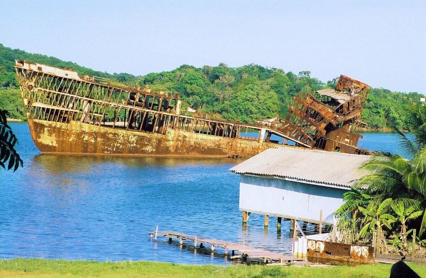 Заброшенный корабль в Тайланде
