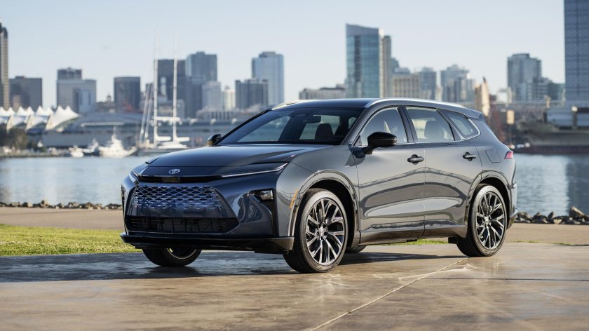 Toyota crown signia 2025