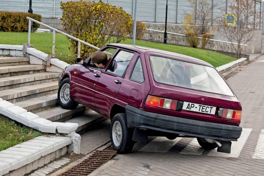 Машина ИЖ 2126 Ода