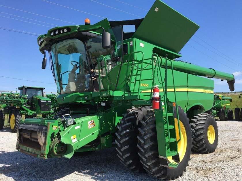 Зерноуборочный комбайн Джон Дир