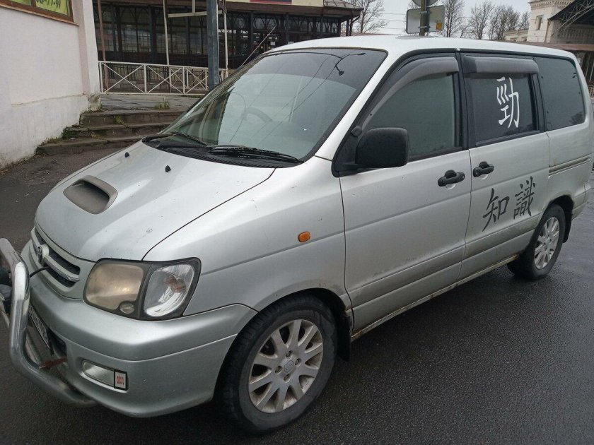 Daihatsu Delta Wagon 1998 комплектации