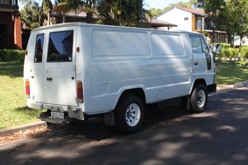 Daihatsu Delta van