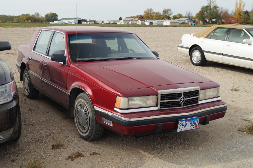 Додж Династия 1989