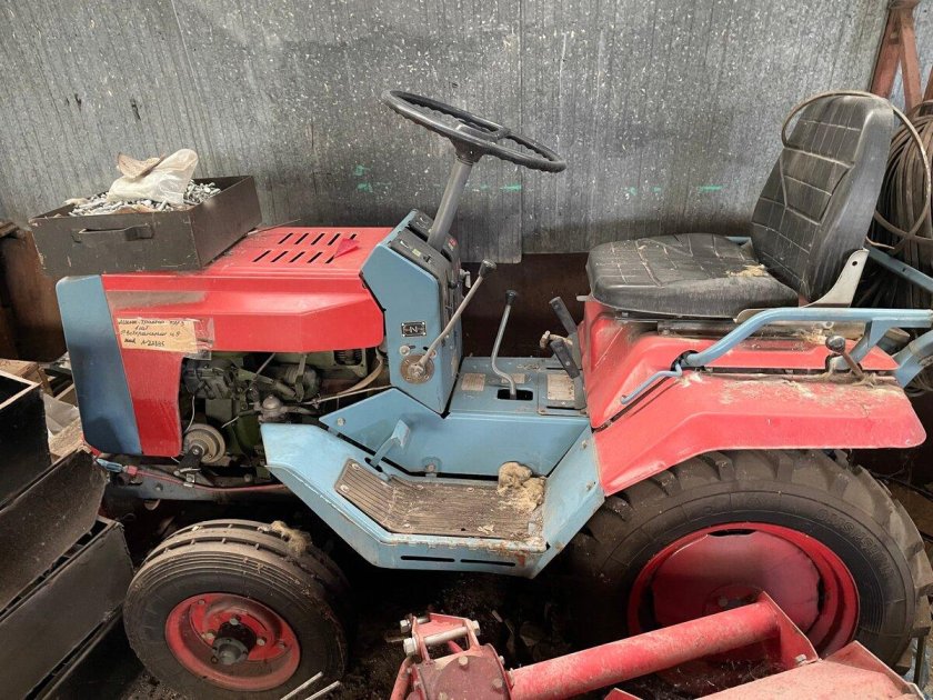 Советский минитрактор хтз т010
