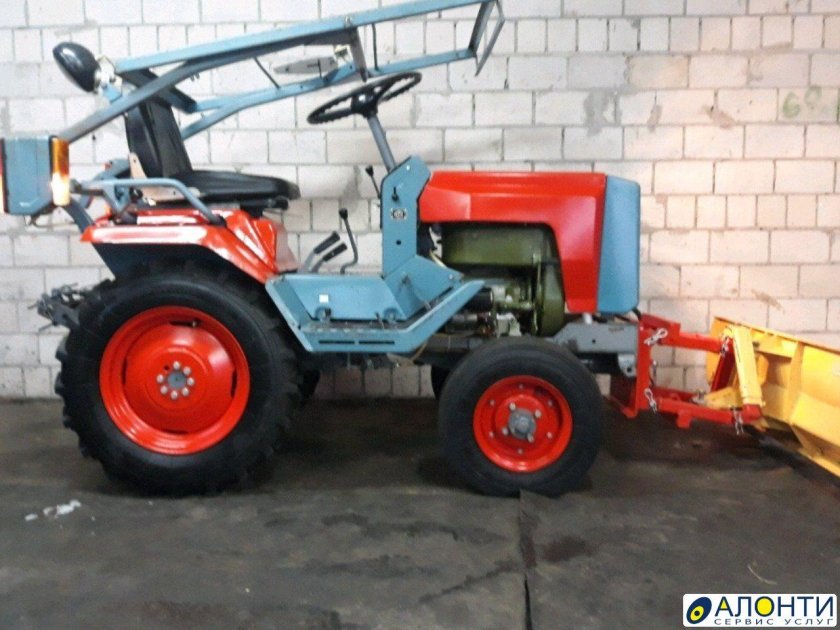Трактор КМЗ-012