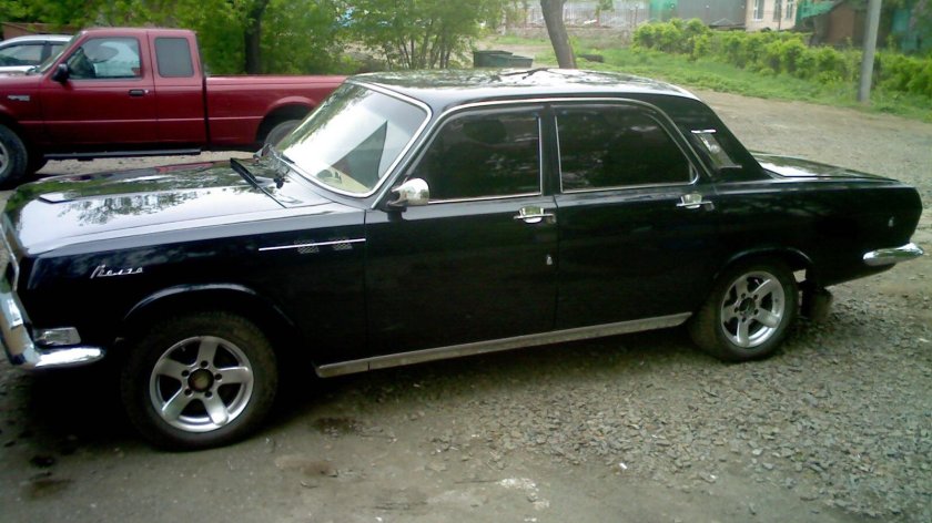 ГАЗ 2410 черная на литье