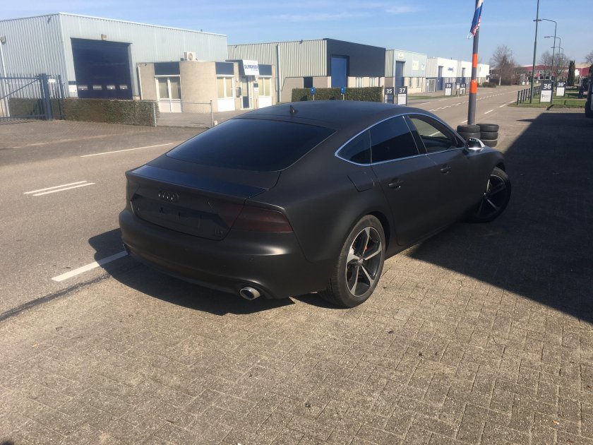 Ауди а7 черная матовая