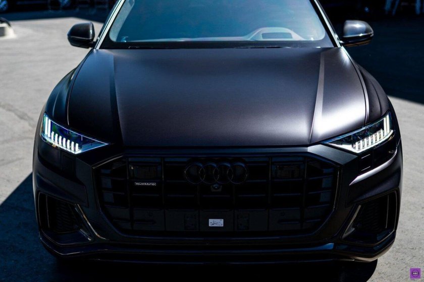 Audi q8 черная