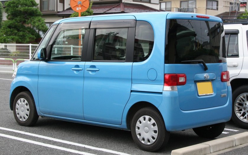 Машина Daihatsu tanto
