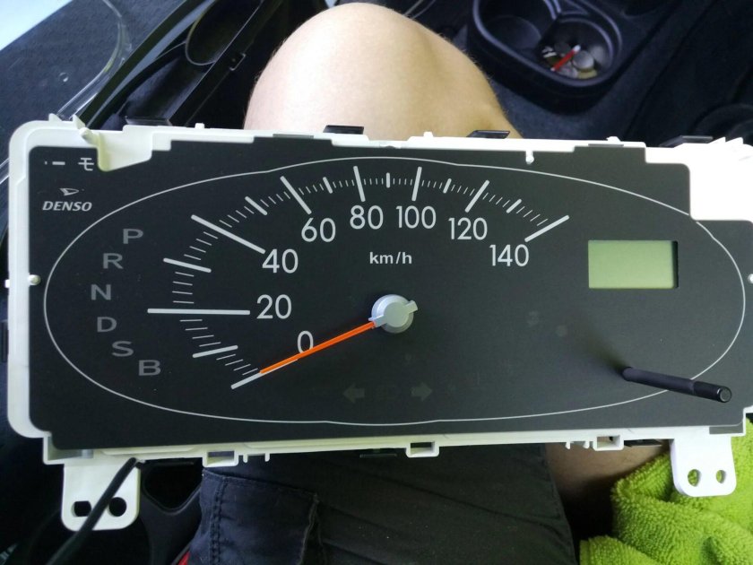 Daihatsu Mira приборная панель