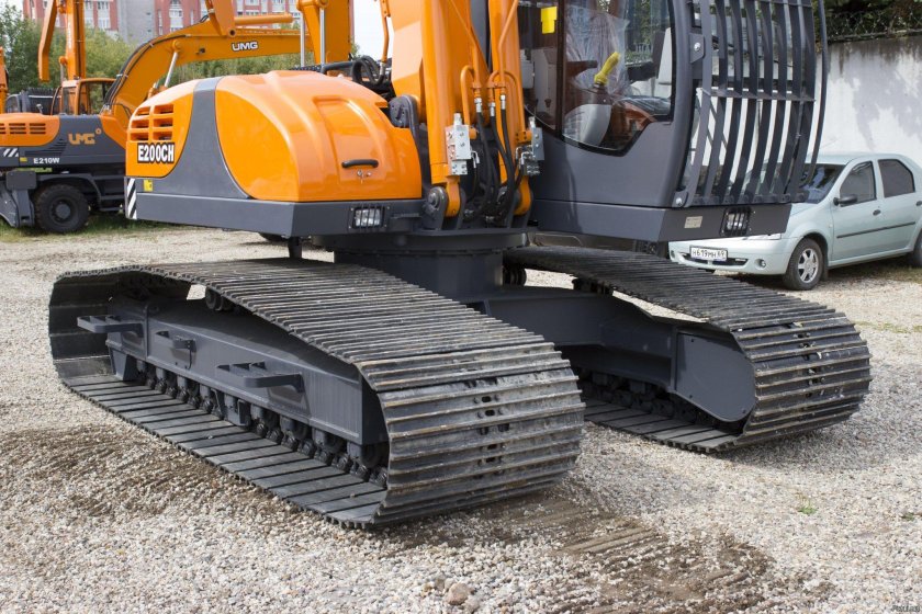 Гусеничный экскаватор UMG e200c