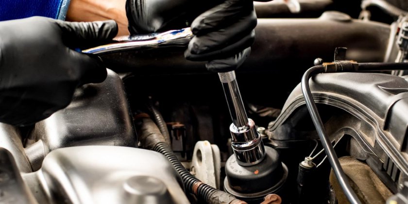 Change engine Oil Filter