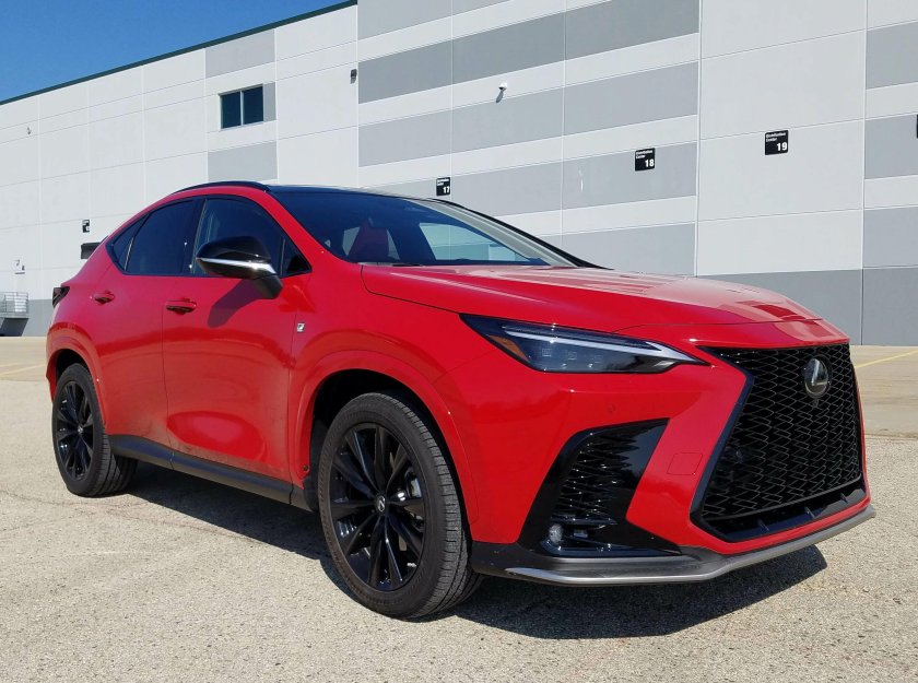 NX F Sport 2017 красный