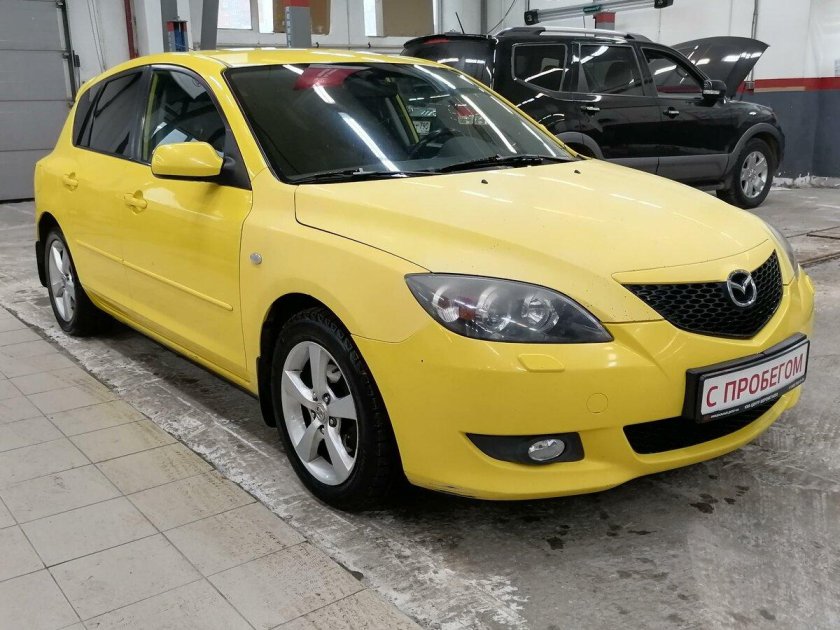 Мазду желтую четкою желтую четкою