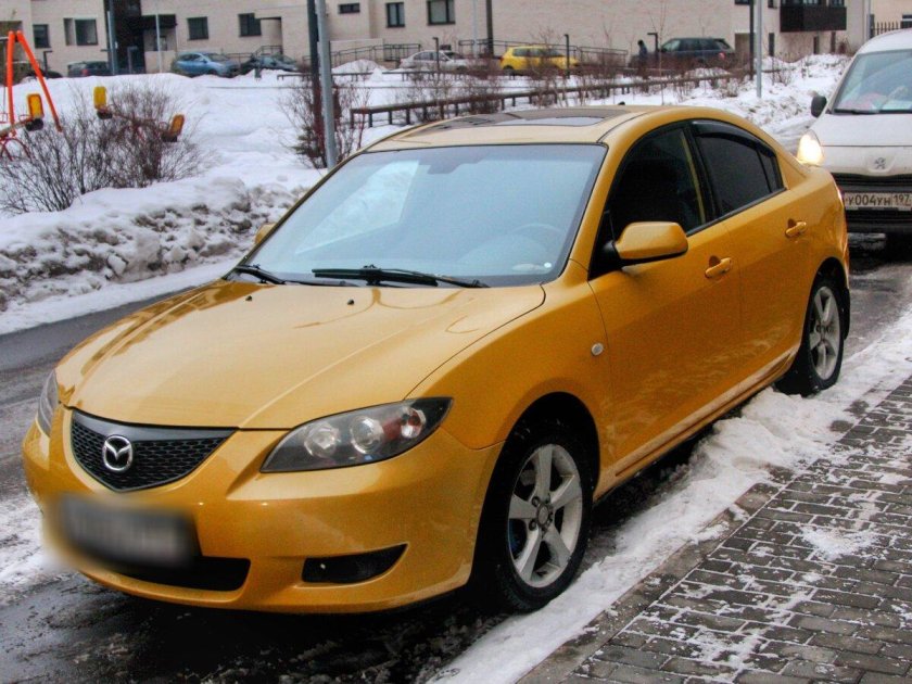 Мазда 3 2004 седан желтый