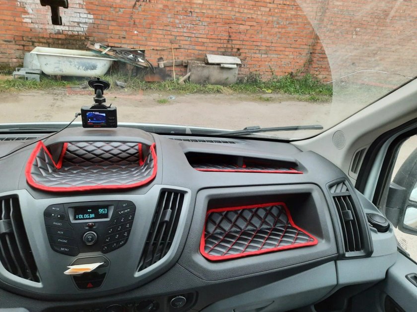 Полка на торпеду Форд Транзит 2019