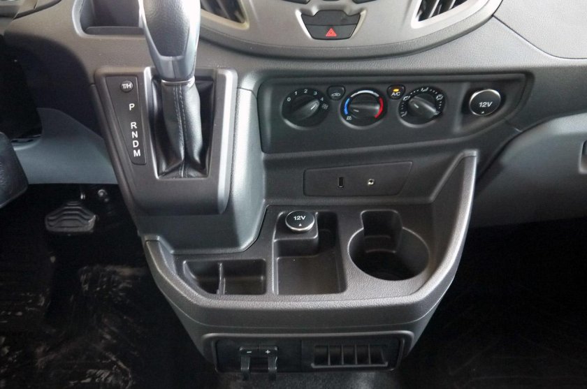 Центральная консоль Форд Транзит 2020