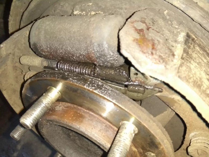 Колодки задние Дервейс Аврора