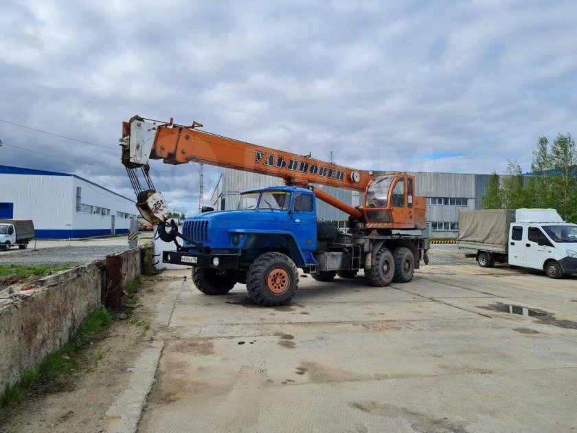 Гусеничный кран Ульяновец МКТ-25.9