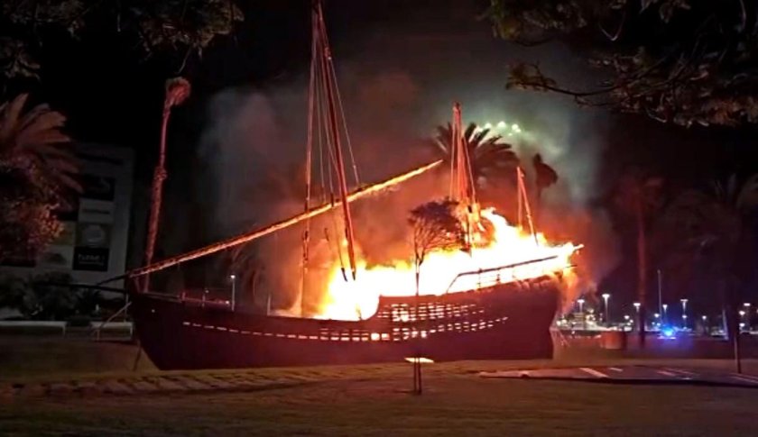Корабль горит