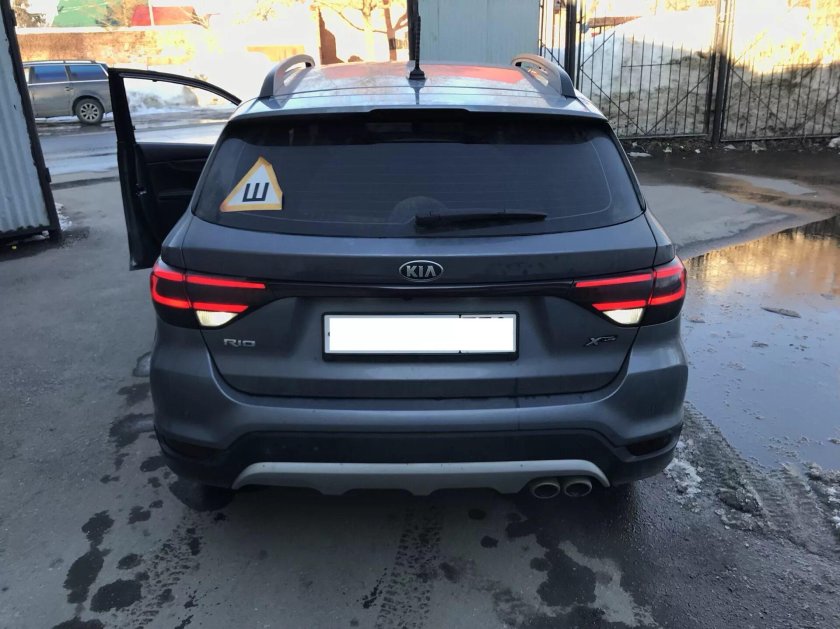 Kia Rio x line 2021 сзади