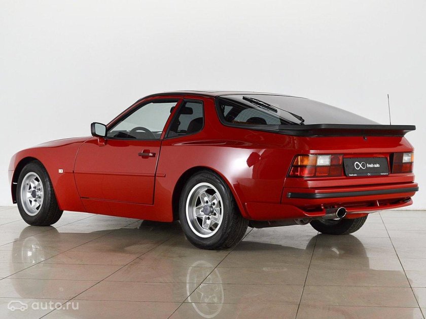 Porsche 944