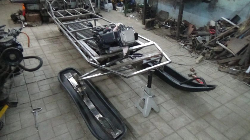 Маятниковая система подвески снегохода