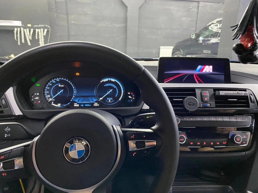 BMW m5 f90 приборная панель