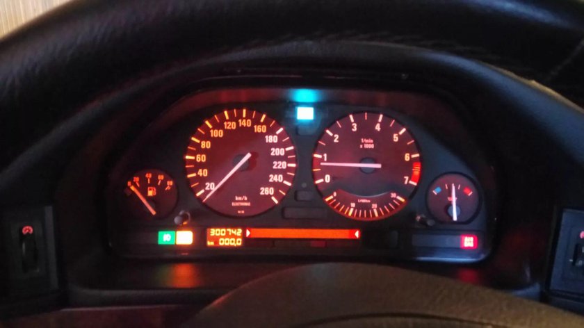 Приборная панель БМВ е34