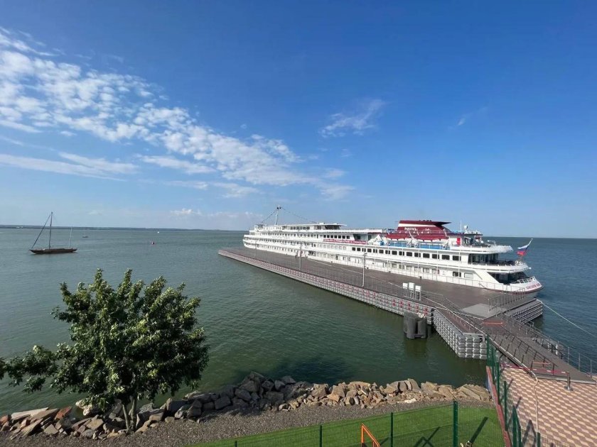 Теплоход Сергей Кучкин