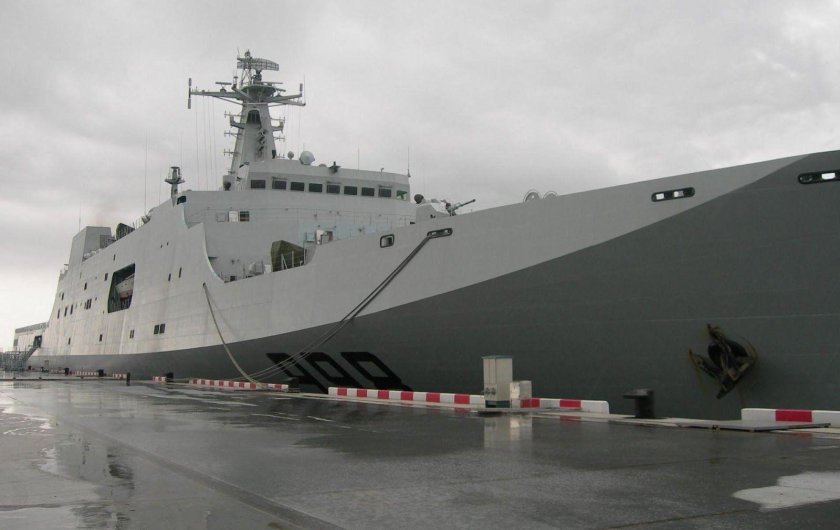 Китай 071   десантный корабль