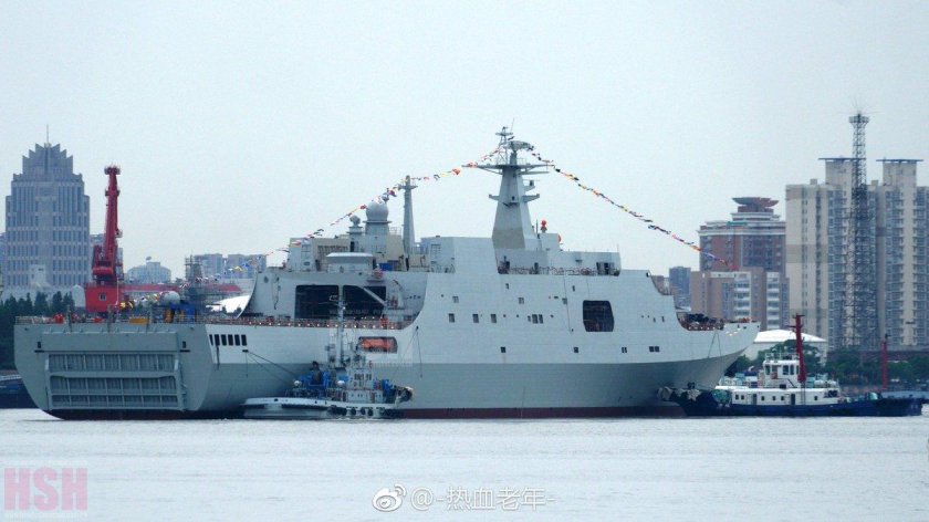Китай 071   десантный корабль