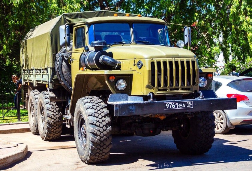 Урал 4320 армейский