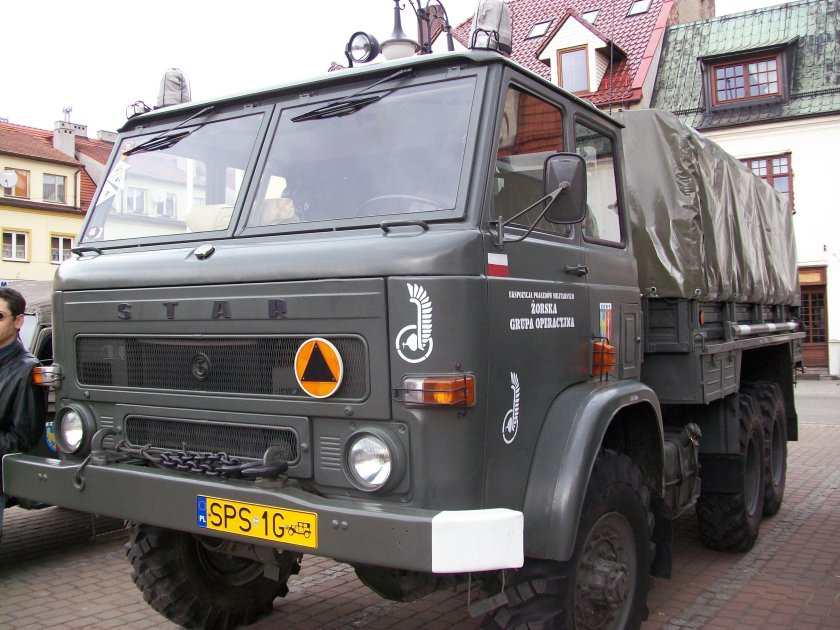 Военный грузовик