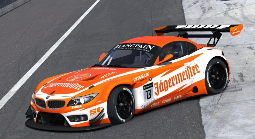 Оранжевая гоночная машина