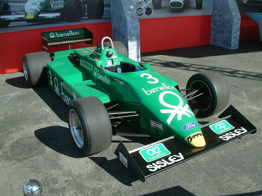 Tyrrell 011 Микеле Альборето 1982