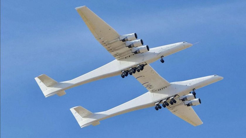 Двухфюзеляжный самолет Stratolaunch